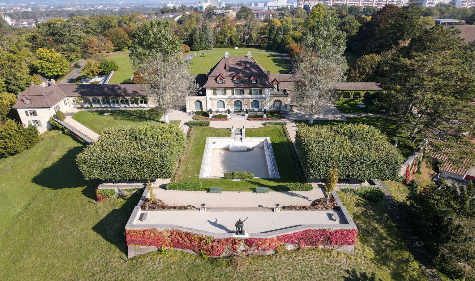 luxury villa garden