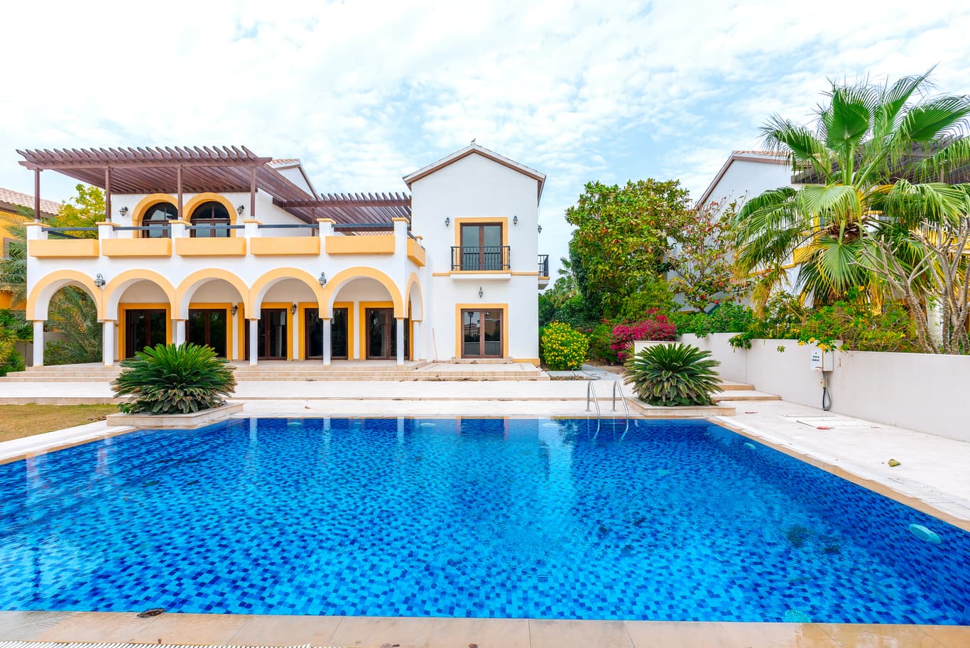 deck construction Dubai