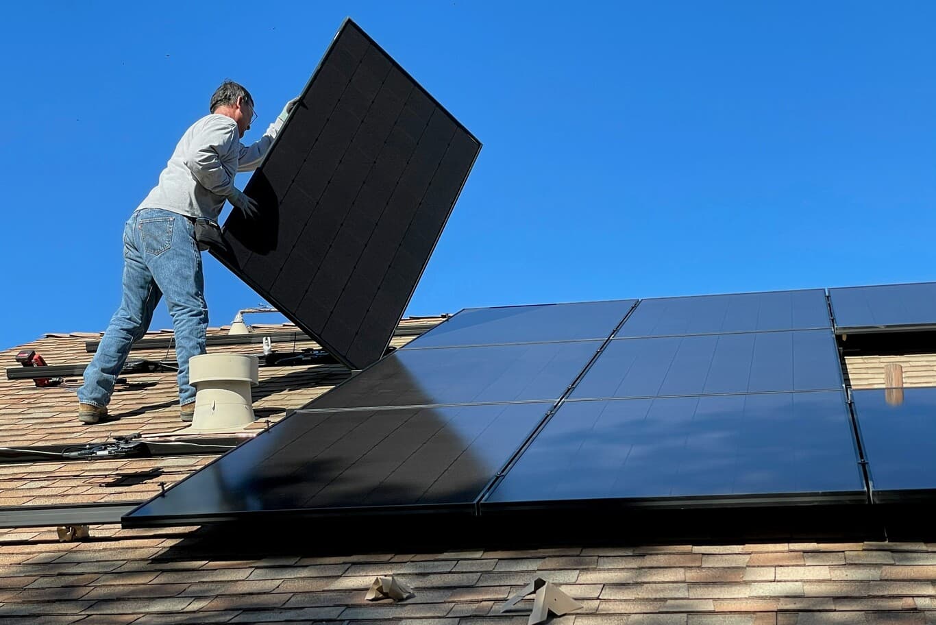 solar panels Dubai construction