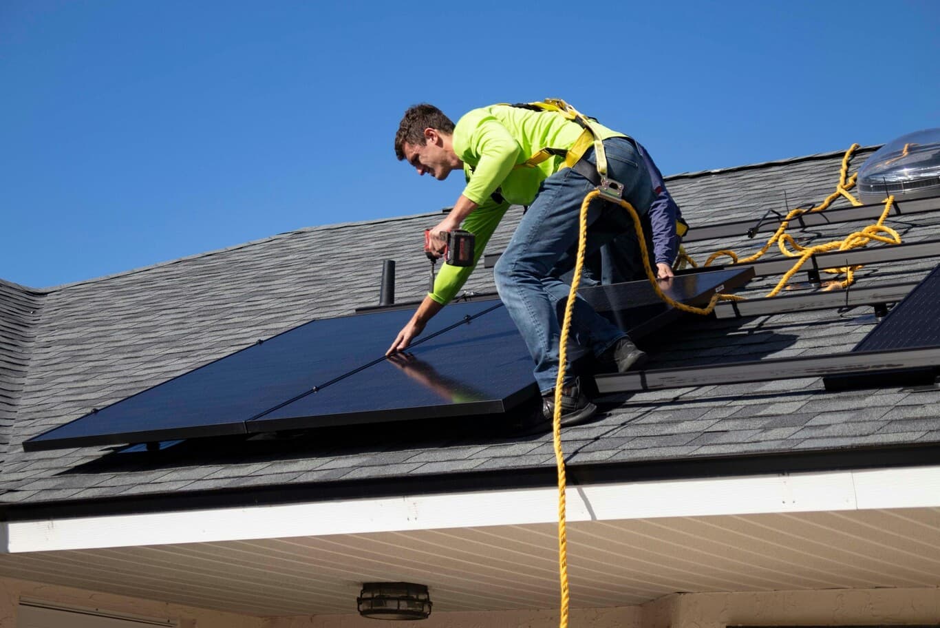solar panels Dubai construction
