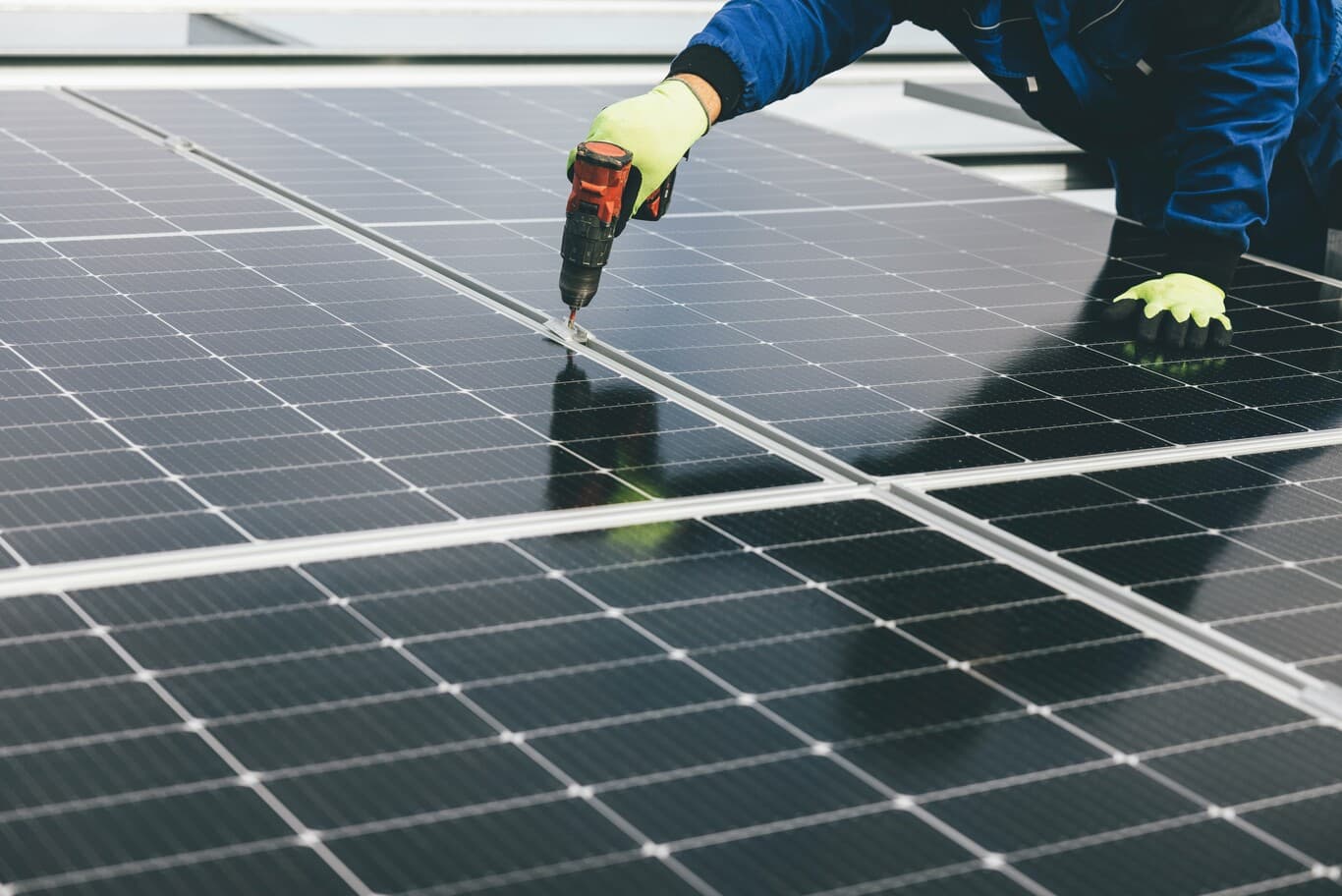 solar panels Dubai construction