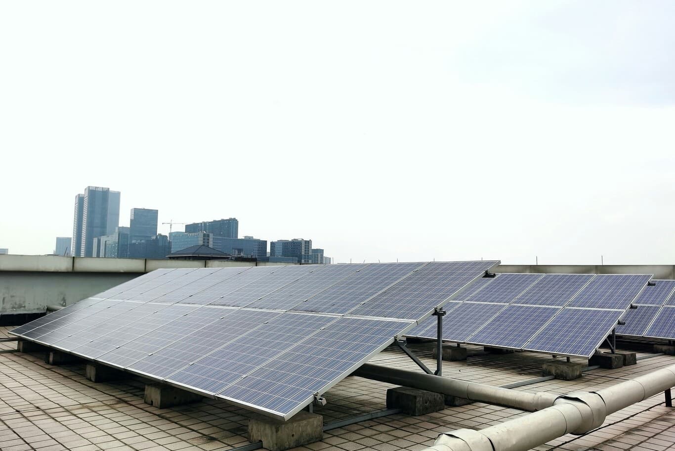 solar panels Dubai construction